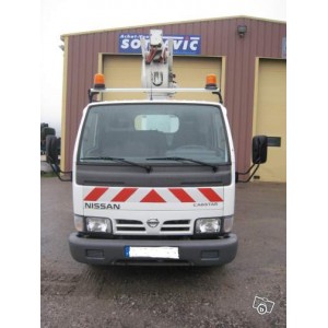 Camion nacelle NISSAN cabstar